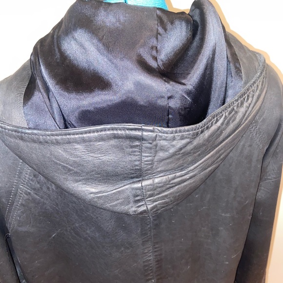 Leather jacket - Picture 4 of 7